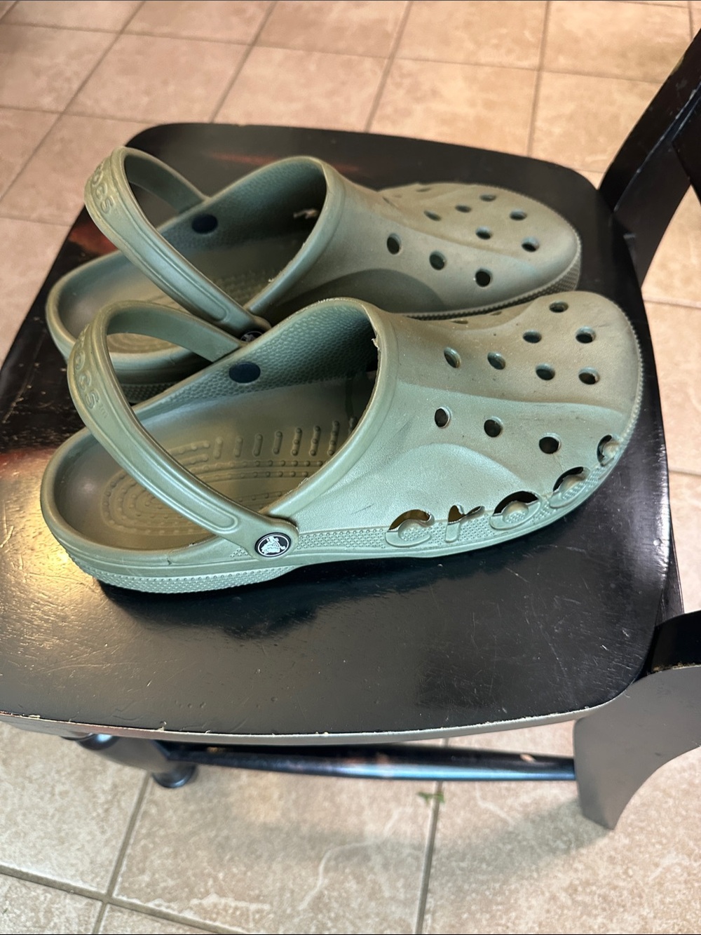 CROCS MEN’s Classic Clog in Olive